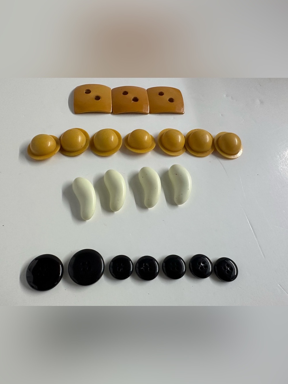 (21) Vintage Buttons - variety